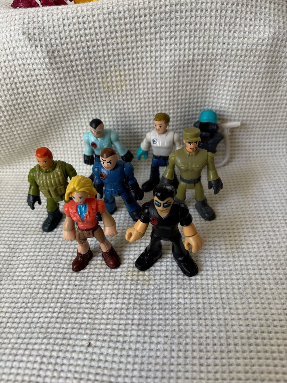 Imaginext Jurassic world figures jeep police Dr Malcome Sattler Raptor trainer